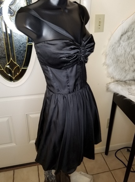 bebe dress SILKY FIGURE FLATTERING like new  authentic designer - Picture 3 of 4